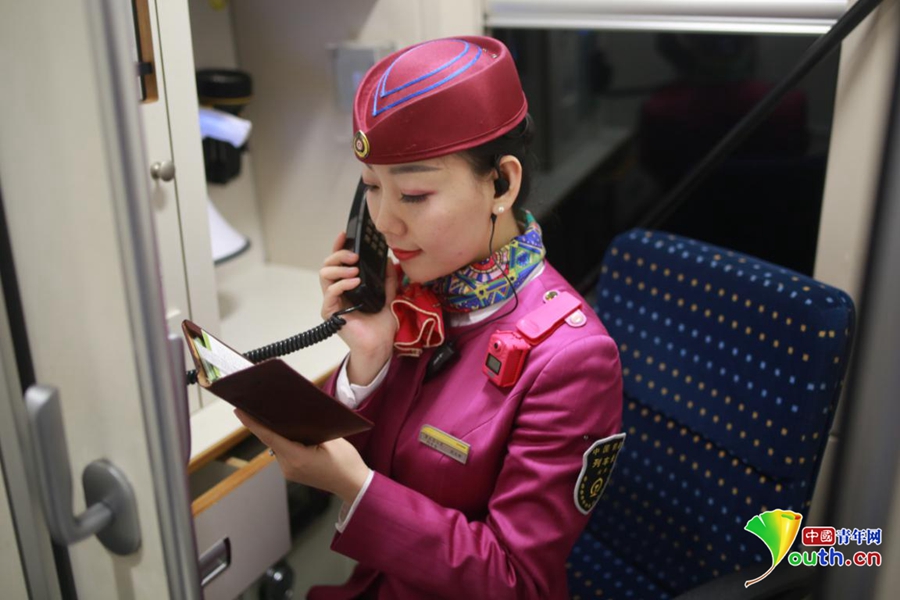 图片故事:春运在即 探访高铁80后美女列车长的一天