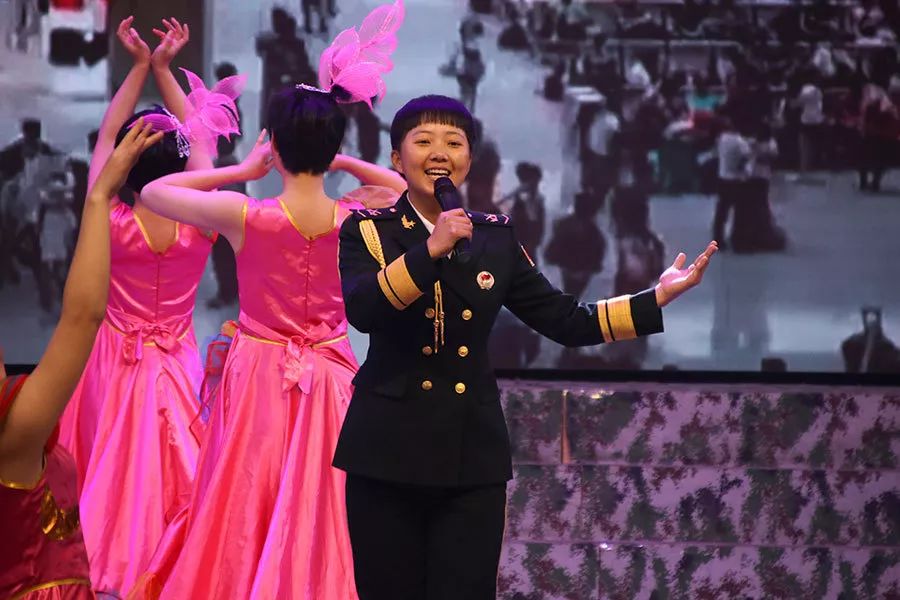 直击火箭军某团新兵文艺晚会现场!