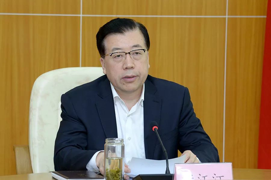 青岛市委书记换人新书记曾任人民日报社记者