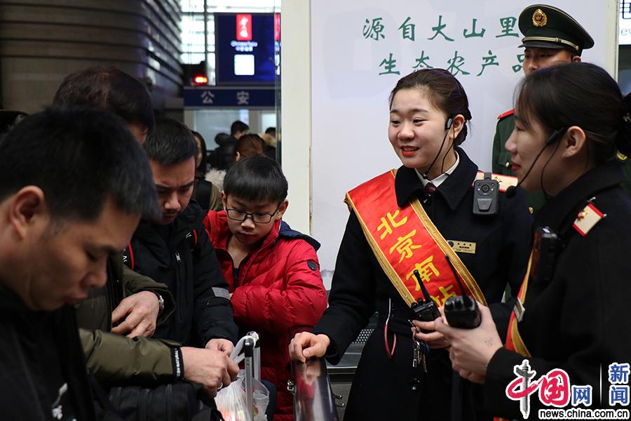 新春走基层00后检票员的春运日记