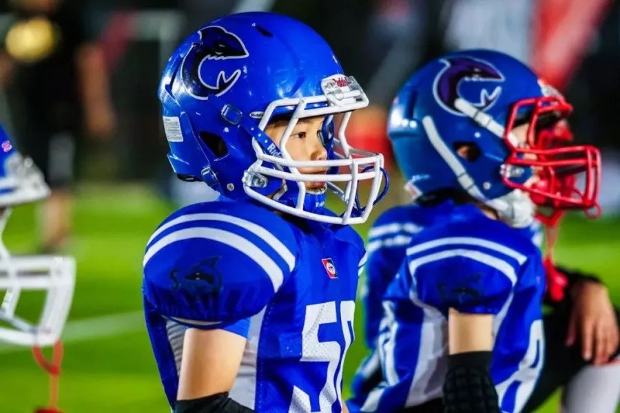 NFL华裔第一人当青训营班长 巨石达阵践行以