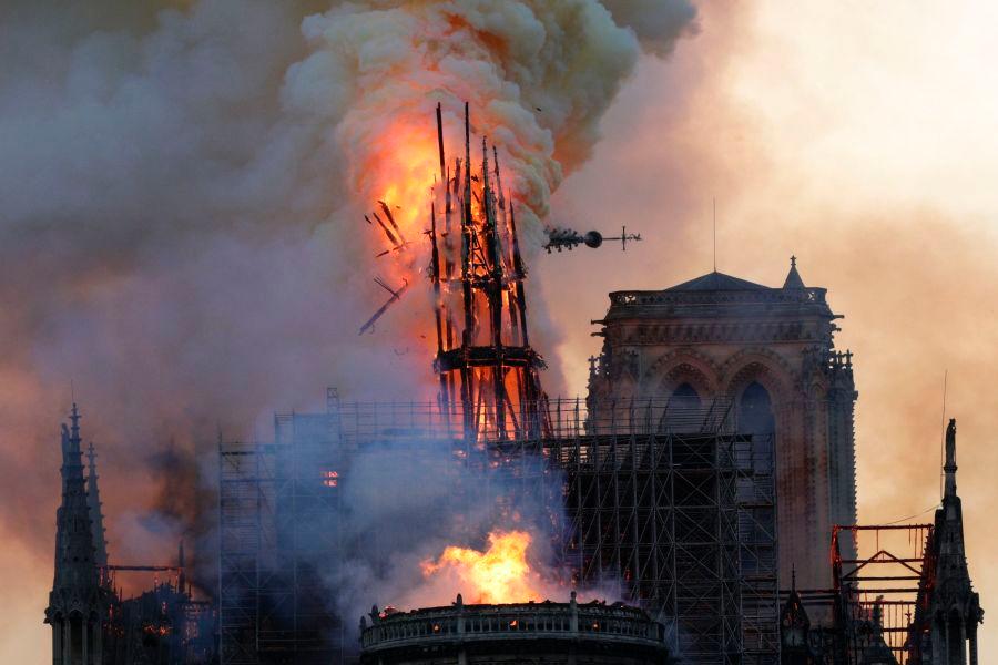 巴黎圣母院大火已扑灭这场火灾为何持续14小时之久 手机新浪网