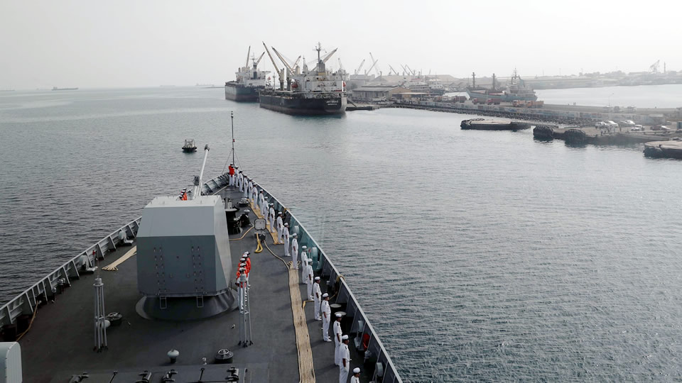 海军第三十三批护航编队靠泊吉布提港