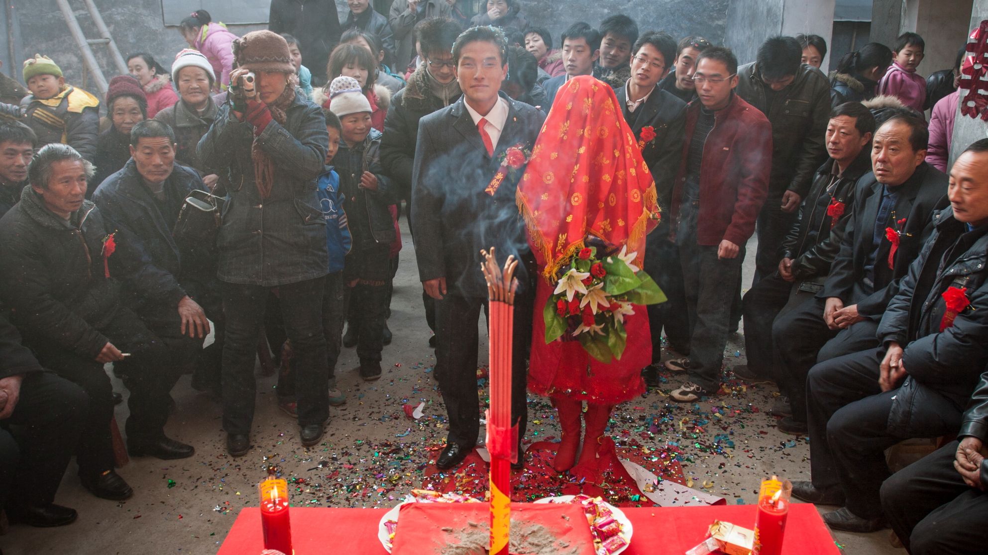 　2009年1月，村民刘岱全的儿子在家里举行婚礼。受访者供图