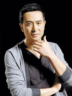 演技不输陈道明,却因长得丑演反派,多年零绯闻