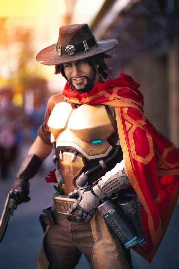 意大利帅哥cos《守望先锋》麦克雷 满脸络腮,狂傲不羁