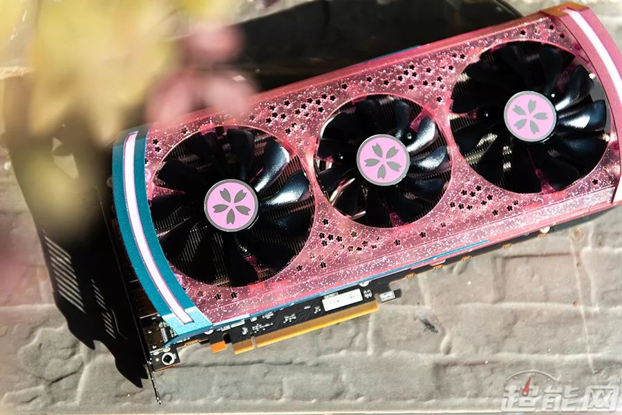 盈通rx5700xt樱瞳显卡评测冷静而强大的中二之魂