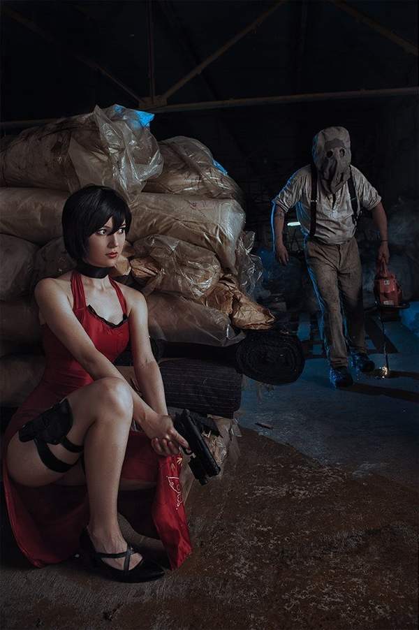 短发妹子cos《生化危机4》艾达王 红裙晚礼服妩媚诱人