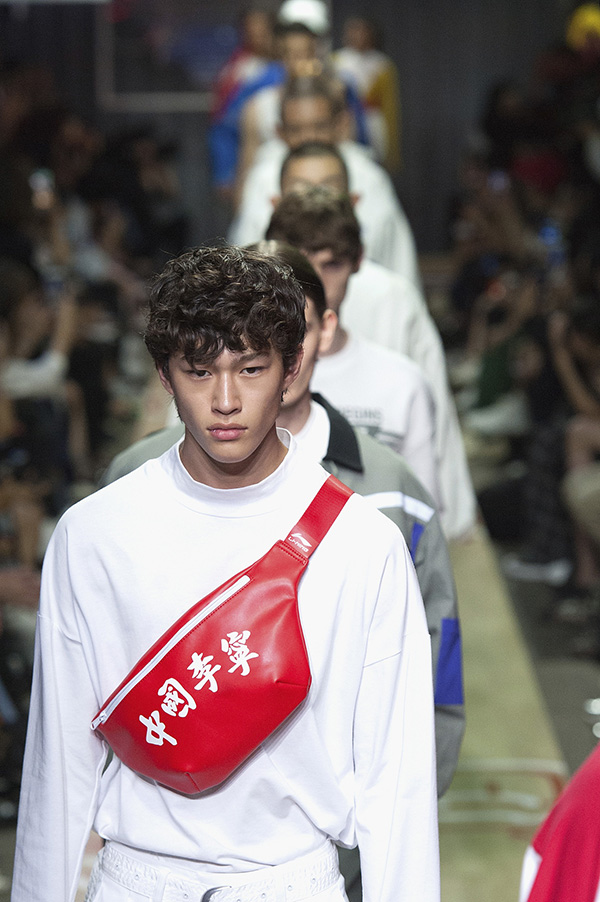 新中国体育求索者国潮缔造者李宁我现在只是企业家