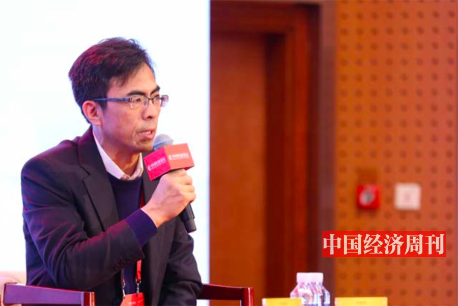 李连宏在第十七届中国经济论坛上参加“军民融合催生自主核心技术”高端对话