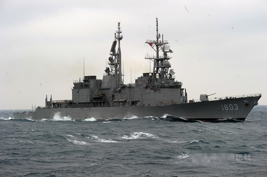 台“海军”基德级驱逐舰3号舰“左营”号（DDG-1803）图自台媒