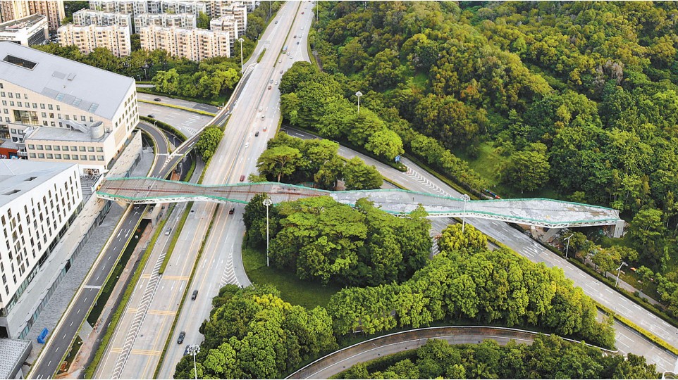 莲花山笔架山空中走廊主体完工,年底开通!