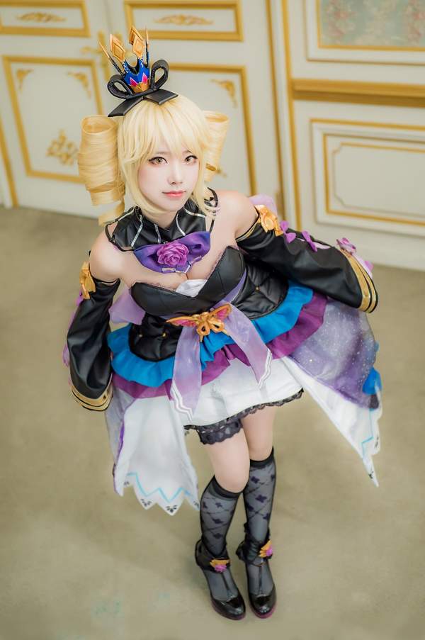 国外美女cos王之袭击爱莎傲娇萝莉超可爱