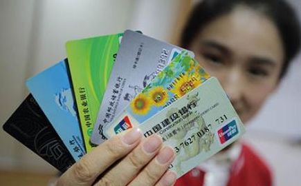 紧急提醒银行卡上有这两个字的今天开始要注意了你也有一张