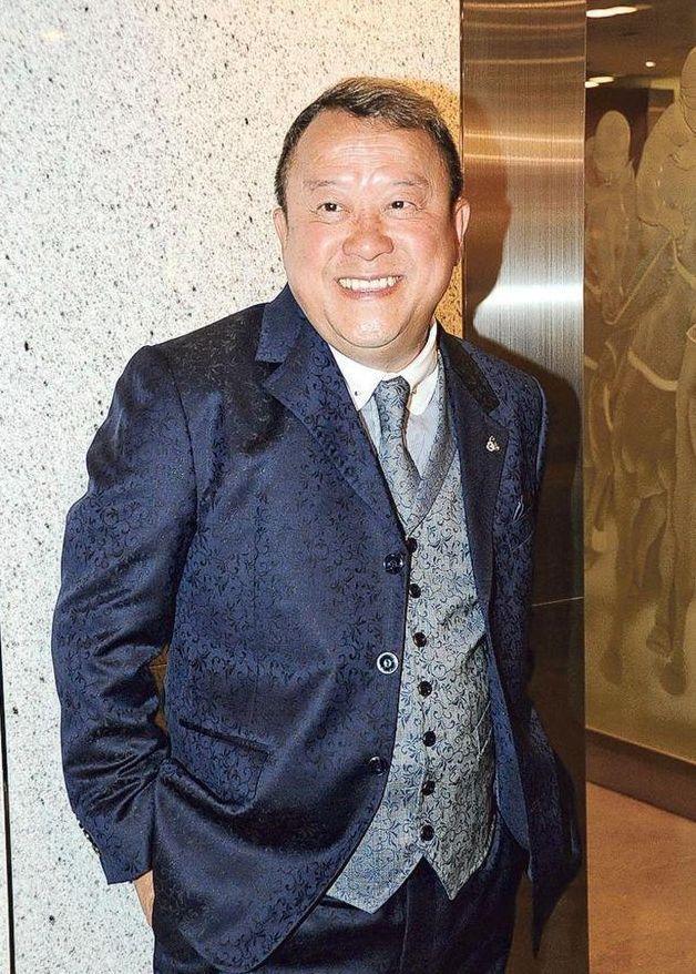 曾志伟与女助理出游又被拍被曝早与太太分居曾因爱玩乐而离婚