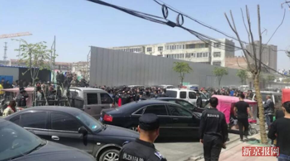 城管打警察视频