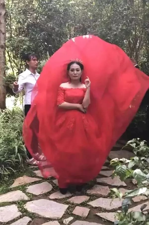 千万不要得罪婚纱照摄影师,不然他会让你丑到不想结婚!