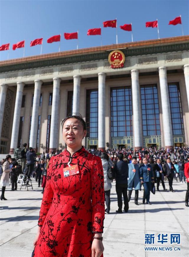 全国人大代表谢金红:把乘客当做家人