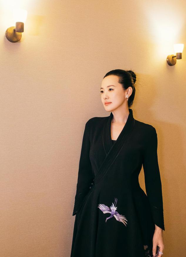 影后咏梅的中式造型太拉风,"刘静"不再温婉淑女风,气场强大