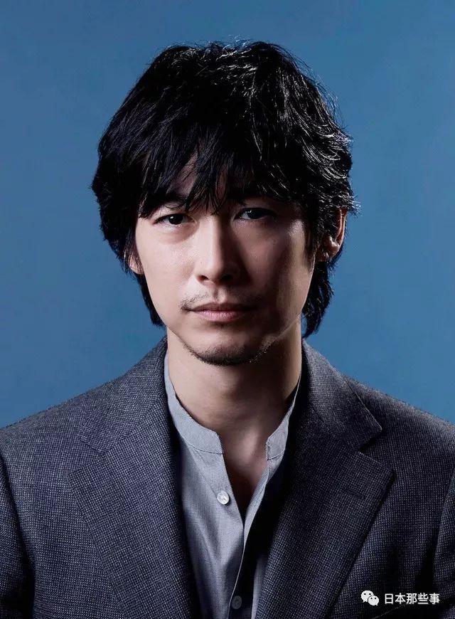 井浦新饰演的斋藤凉介是别名刑警,因案件受害者一生追捕马场纯。