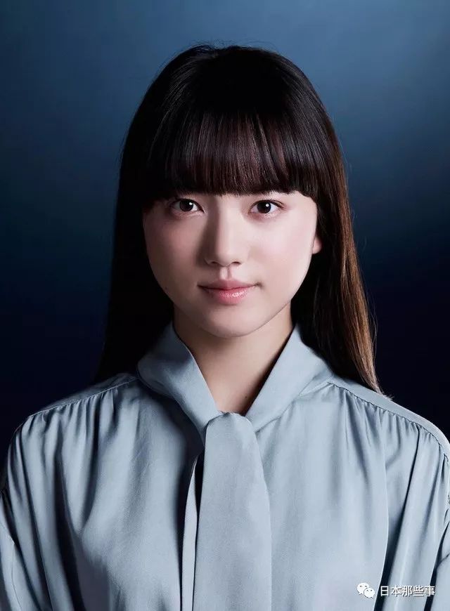 梢喜欢上的年轻政治家碓冰慎由松下洸平饰演。