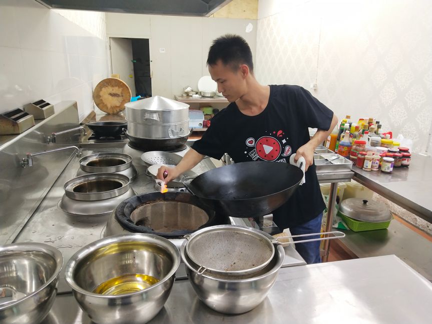 在今日头条走红,来淘宝开店,美食作家王刚如何把吹过的牛变成现实