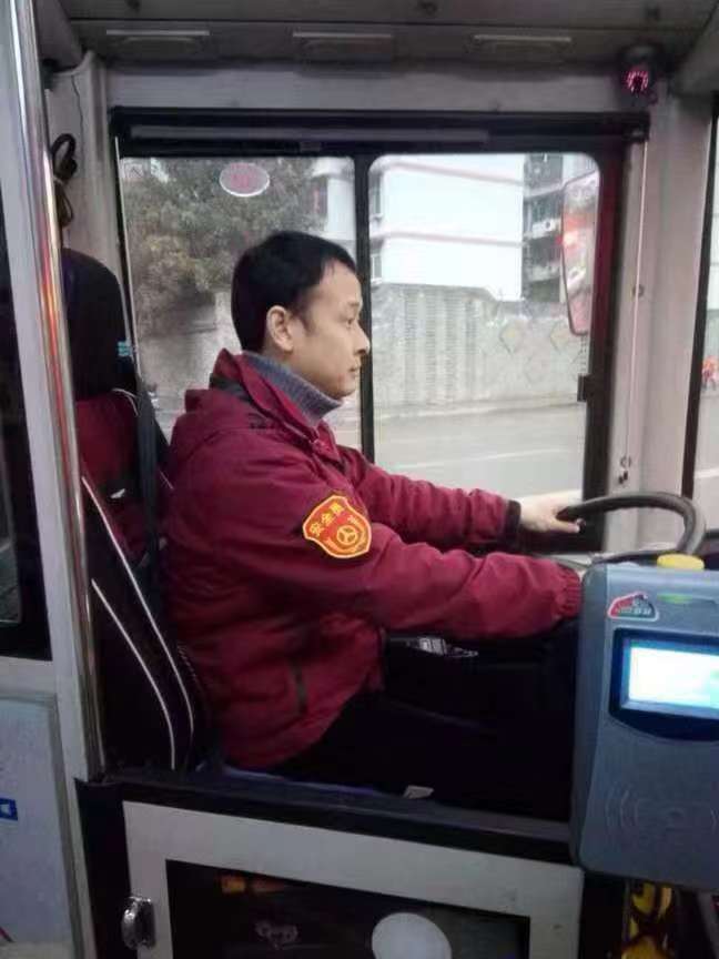 駕駛員鄭祿山在開車。來源:受訪者供圖