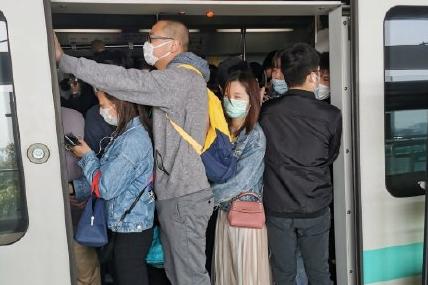 上海地铁16号线增加新型6编列车 再也不用挤到怀疑人生