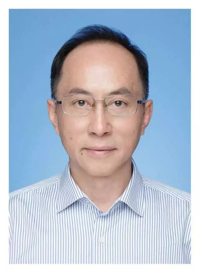 新昆华医院缓和医学中心主任,昆明医科大学兼职教授,大理大学兼职教授