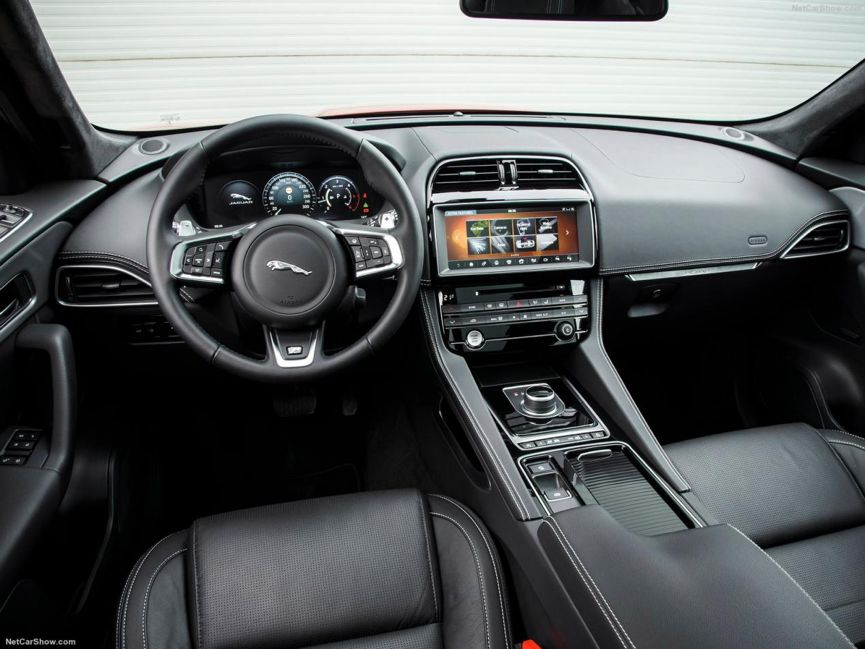 静态实拍捷豹e-pace 这是一台拥有跑车血统的"小肥豹"