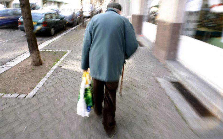 法国1750万老年人正在陷入日益严重的孤独境地