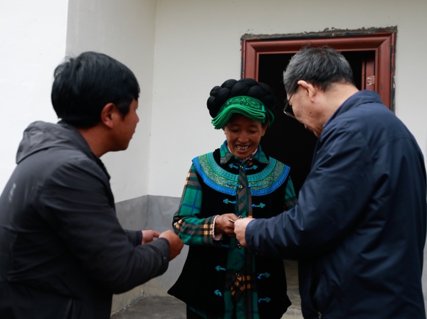 校党委书记王建国一行到甘洛县开展定点扶贫工作