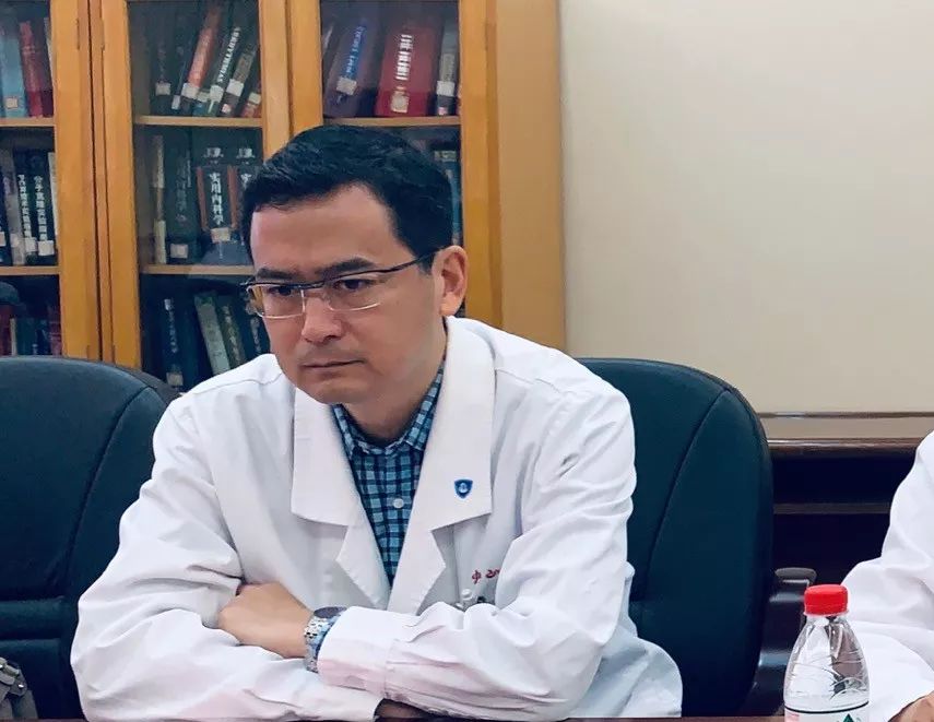 (复旦大学附属中山医院党委办公室主任朱卫)(图为中山医院座谈会)"授