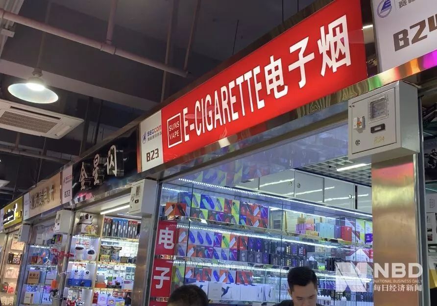 深圳华强北的电子烟商铺 图片来源：每经记者 刘玲 摄