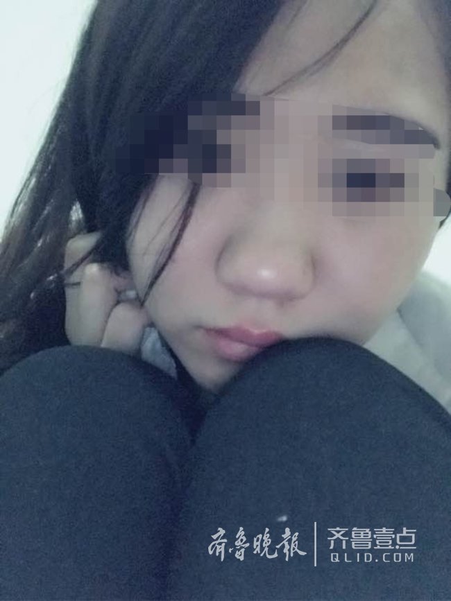 割腕图:女孩疑似割腕 称“发现他身边还有别人”(图)
