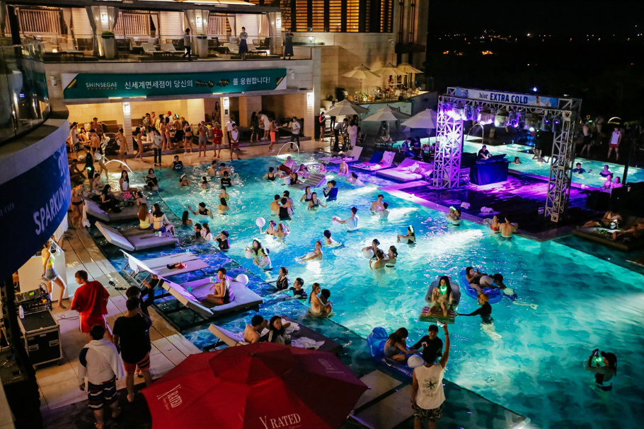 韩国百乐达斯城, 预售堪比伊比萨的火热"chroma泳池派对"