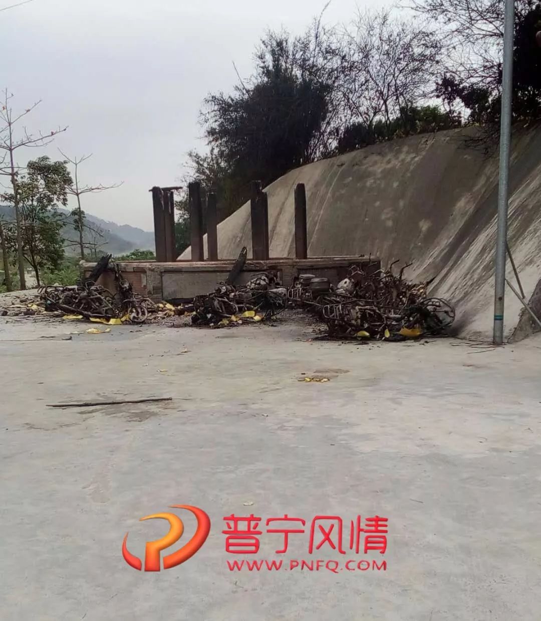 正文  据网友爆料,昨天中午一点左右,在麒麟镇月屿村发生了一起火灾