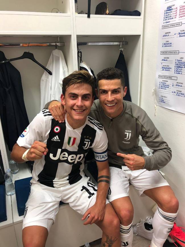 迪巴拉合影c罗:第一次队长经历永不忘记