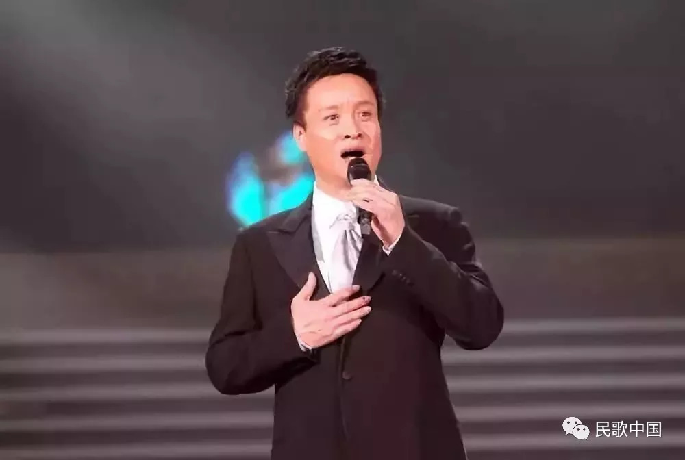 阎维文、戴玉强、廖昌永演唱《敢问路在何方》,你最喜欢哪一首?
