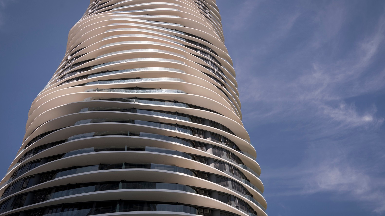 如同科幻世界的建筑,马来西亚槟城最高"双塔"|槟城|双塔|塔楼_新浪