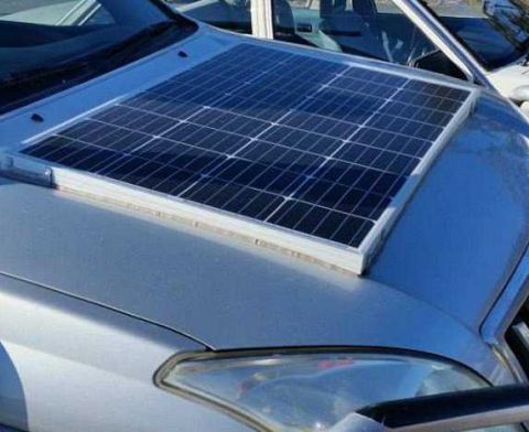 男子为省钱在车上安装煤气罐和太阳能电池板 结果悲剧了-新浪汽车