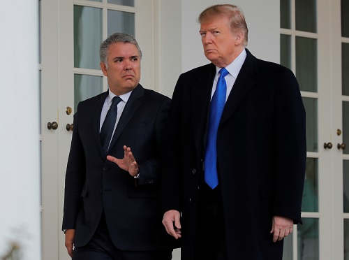 特朗普（右）13日在白宫会见来访的哥伦比亚总统杜克（路透社）