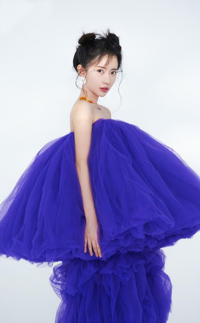 演《爱情公寓》出名还是白宇女友,穿"水母装"秀香肩,甜美可爱|刘萌萌