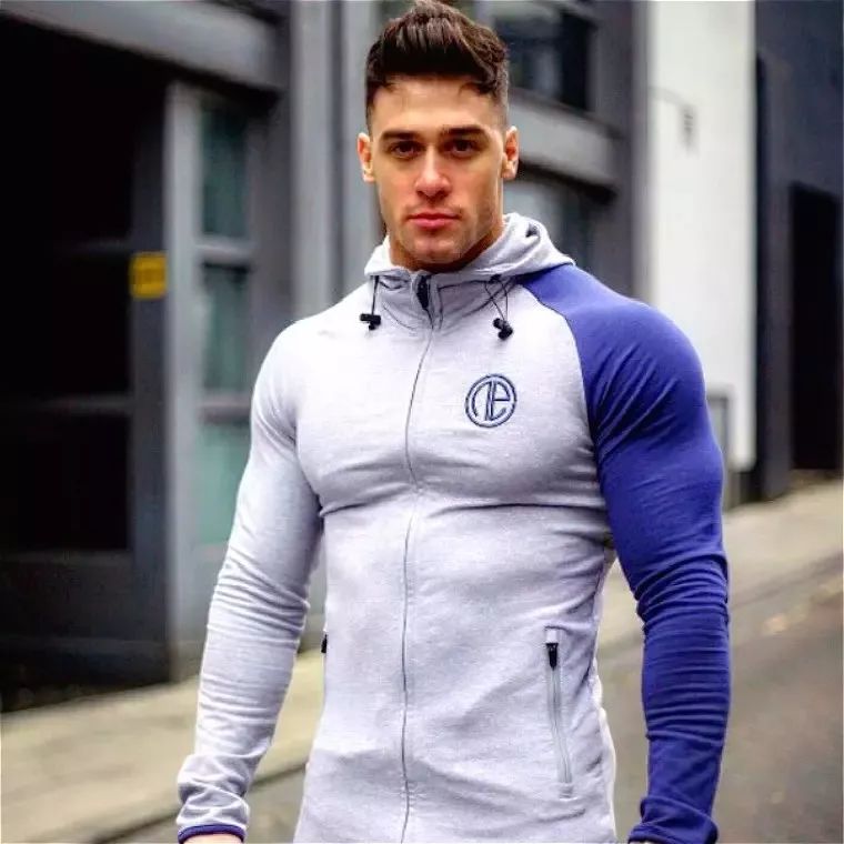 作为肌肉男,他为什么却穿出了回头率?