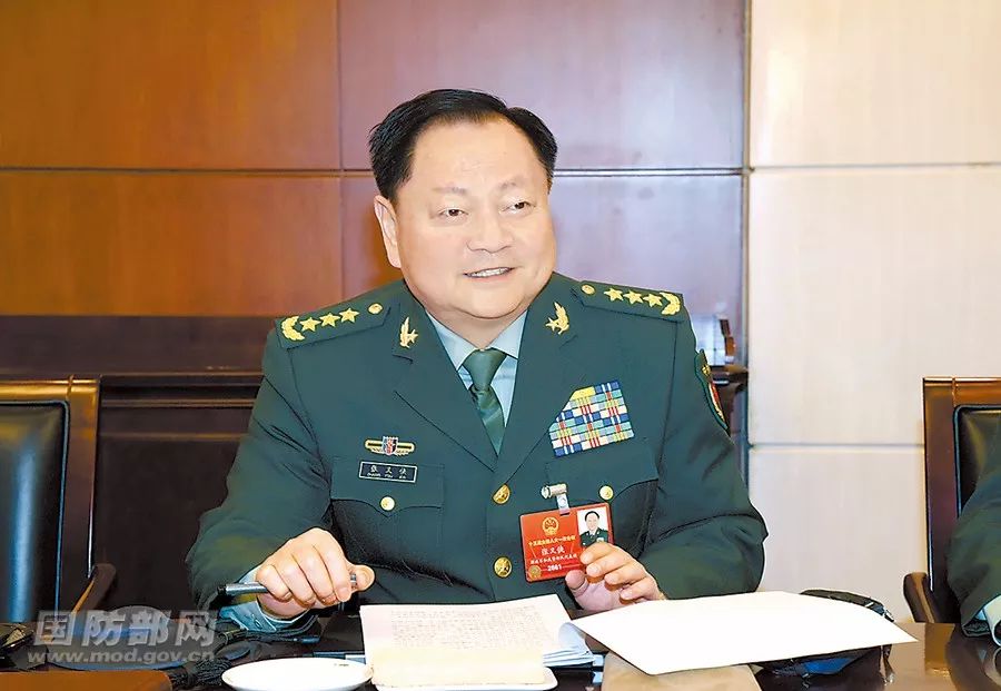 张又侠参加解放军和武警部队代表团分组讨论。(国防部网站)