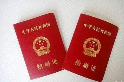 本案中,被告甘泉县民政局于2005年3月向第三人张强,何丽颁发结婚证,而