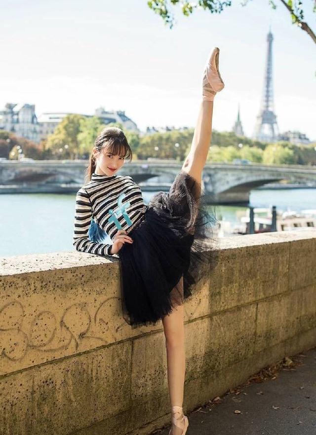 杨幂关晓彤穿芭蕾舞裙只会凹造型,只有她敢一字马!