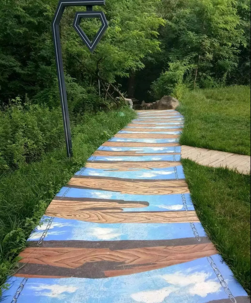 景区独具匠心,一条路也能玩出新花样 独特的3d路面设计,让走路都能