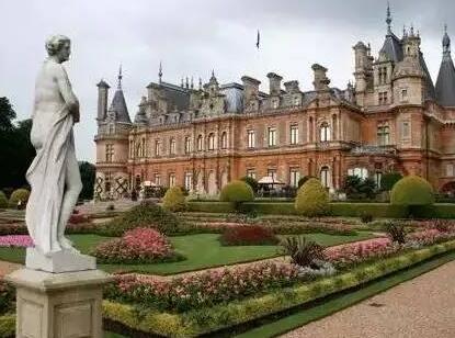 他结识了黑森王国的王储威廉.