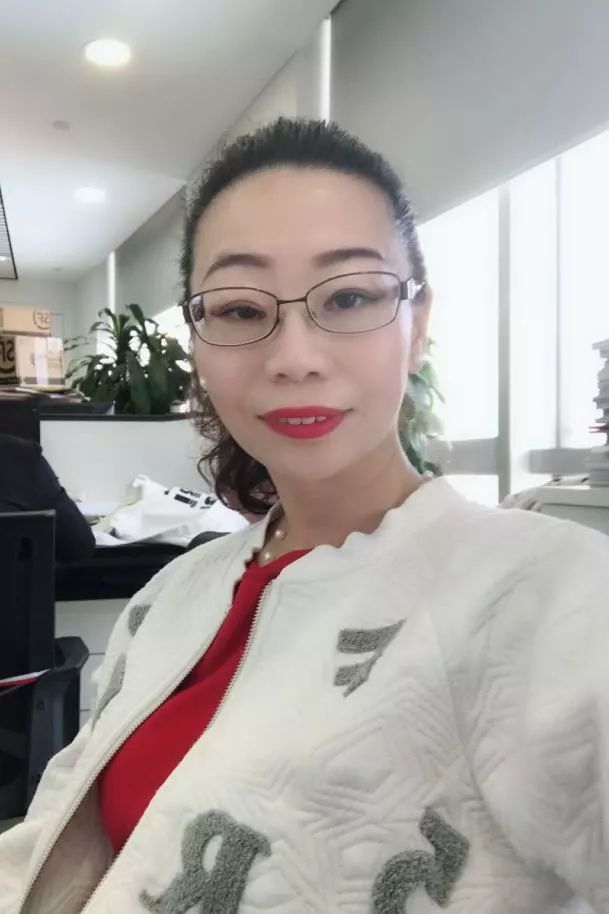 编辑部故事听说用这几款香水可以赢过隔壁桌女同事